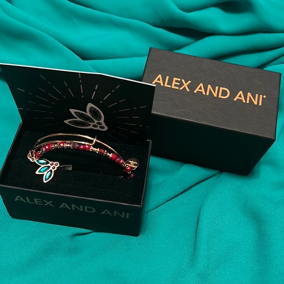 NWT Alex and Ani Deck the halls bracelet - Picture 2 of 3